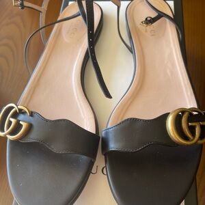 Gucci flat Black Leather Sandals with Gold Double G Accent